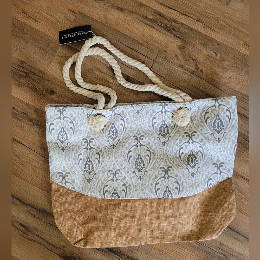 Justin & Taylor Large Gray and White Beach Bag